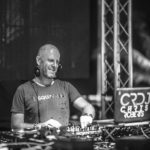 How's about a little soulful house ? Let's get our grown and sexy on this Wednesday. This mix takes us back to those dark nights and sunny mornings where funky house vibes are always the way to go. Follow Chris Roberts from England. Chris Roberts Lockdown Sessions 5.